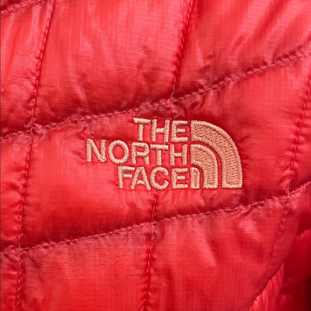 New no tag The North Face stow Light Women's Bold Red Puffer Jacket  size Xl - Picture 2 of 11